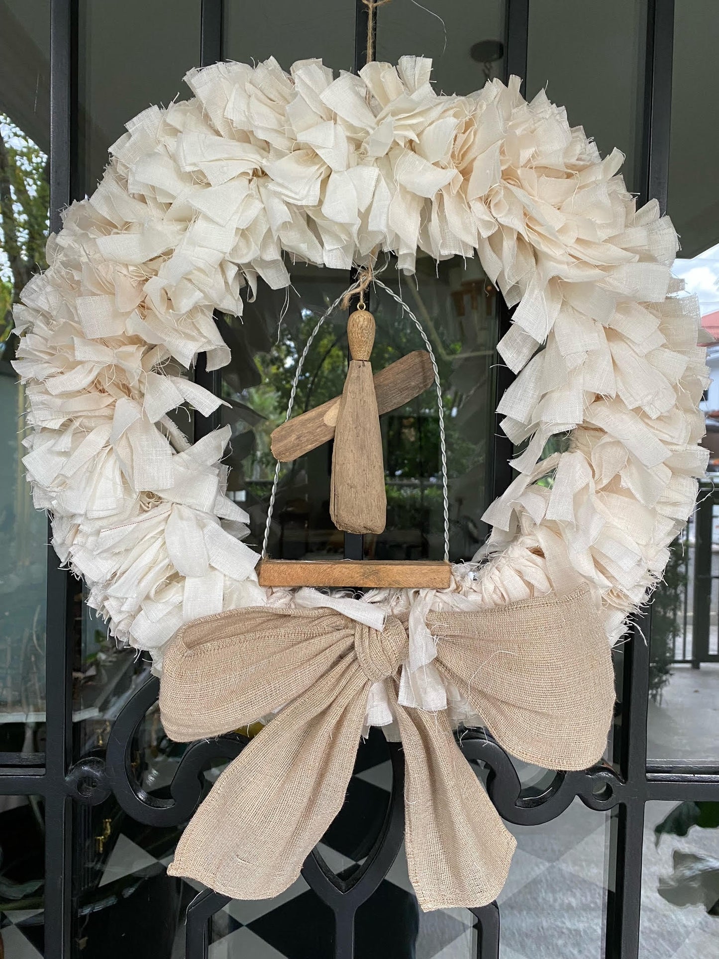 SMALL WREATH WITH ANGEL ORNAMENT