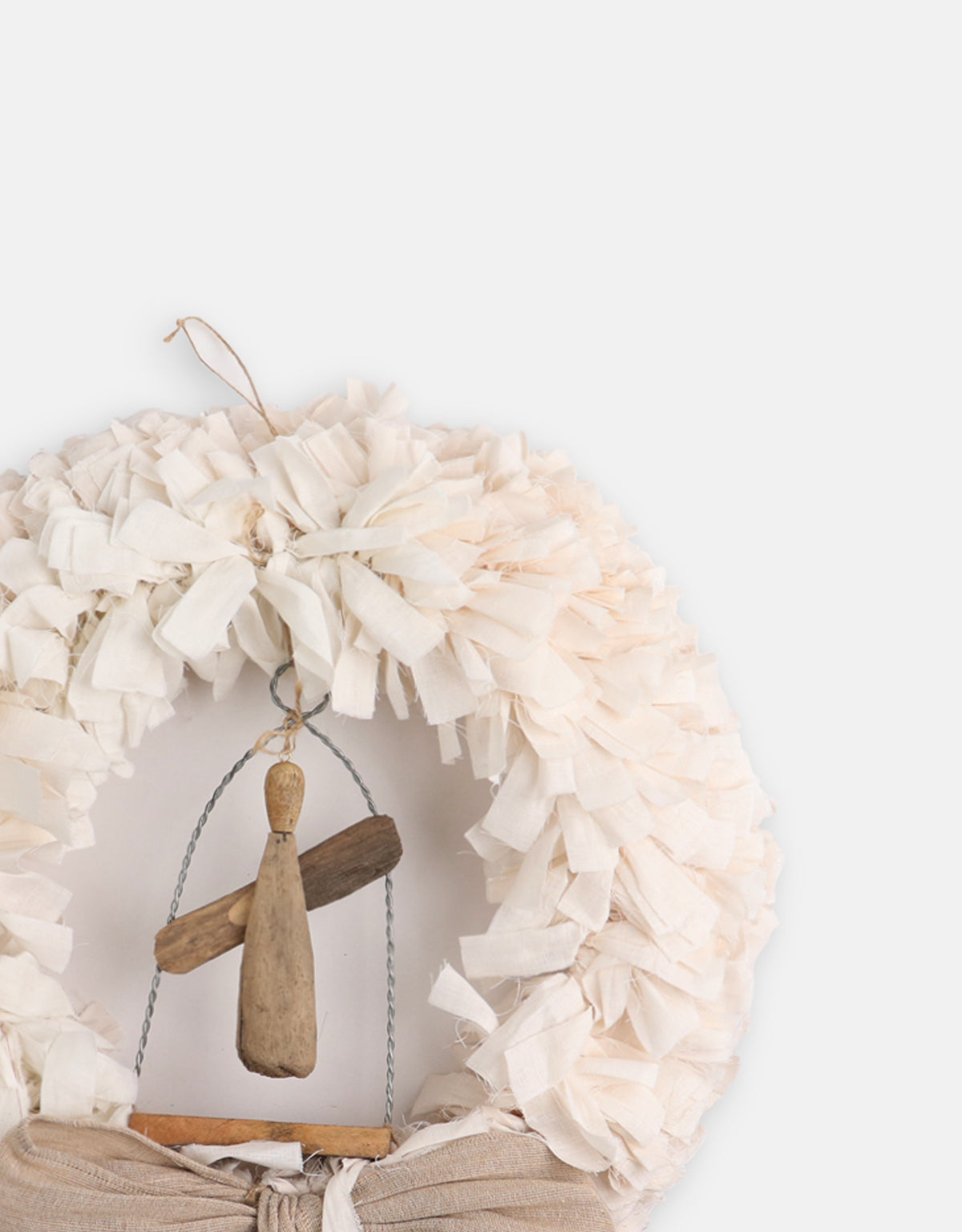 SMALL WREATH WITH ANGEL ORNAMENT